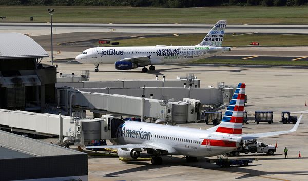 US Sues to Stop Deal Between American Airlines and JetBlue