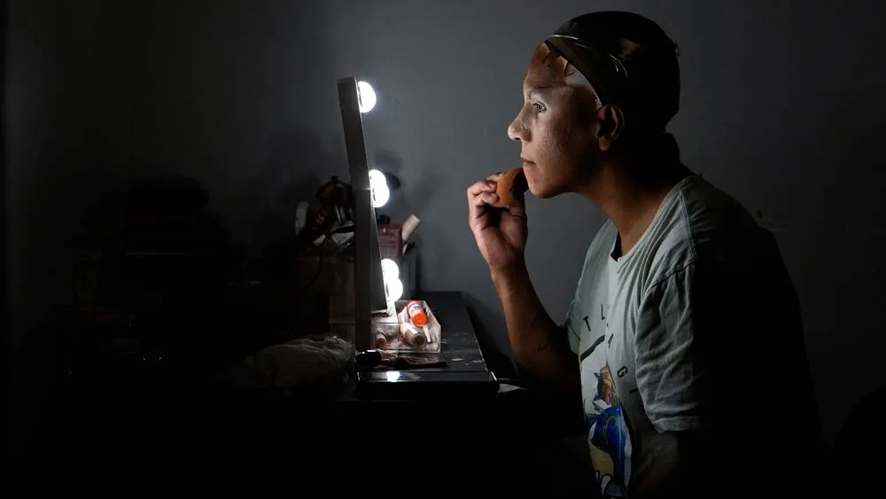 Photos of Drag Queens Preparing to Attend 'Les Miserables' at Kennedy Center, Despite Trump